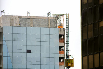 Setor de construção sente o peso do juro alto e reduz expectativas de crescimento