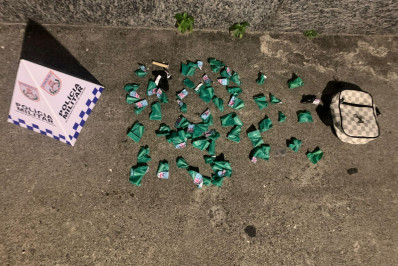 Casal é preso por tráfico de drogas em plena Praça da Aroeira