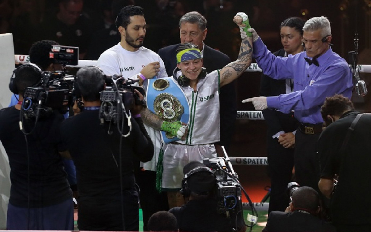 Bia Ferreira segue invicta e campeã