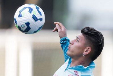 Carrascal volta a se destacar e ganha mais moral no Flamengo