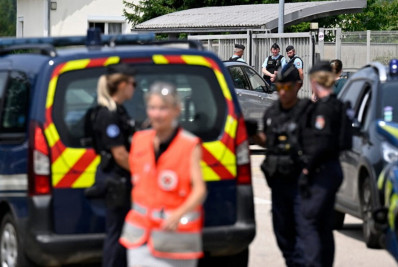 Morre adolescente que esfaqueou professora na França