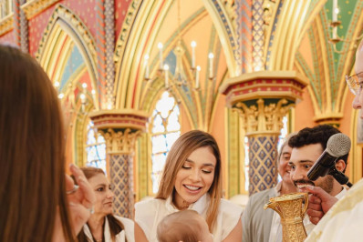 Irmã de Luan Santana divulga registros do batizado da sobrinha