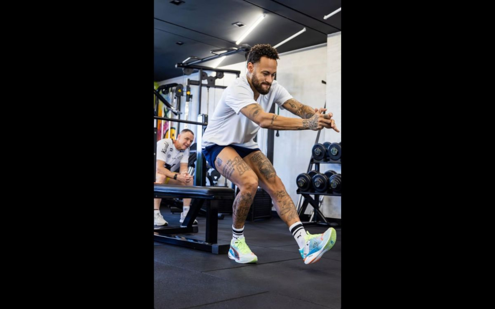 Neymar em ação durante processo de recuperação de lesão no Santos - Reprodução / Instagram @neymarjr