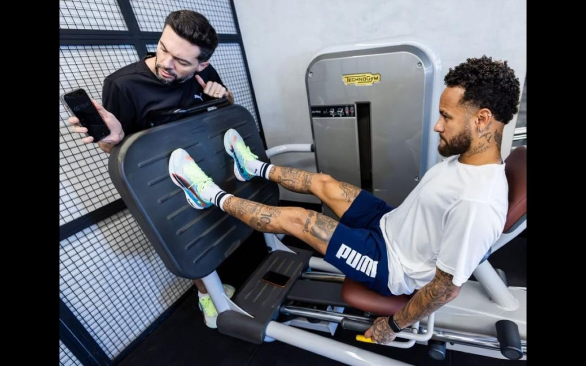 Neymar em ação durante processo de recuperação de lesão no Santos - Reprodução / Instagram @neymarjr