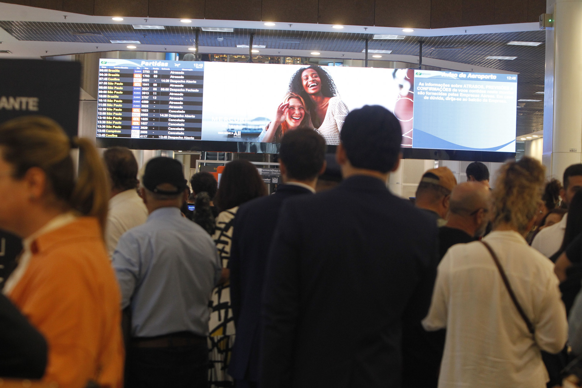Vazamento de óleo suspendeu operações do Aeroporto Santos Dumont, nesta terça-feira (30) - Reginaldo Pimenta/Agência O Dia