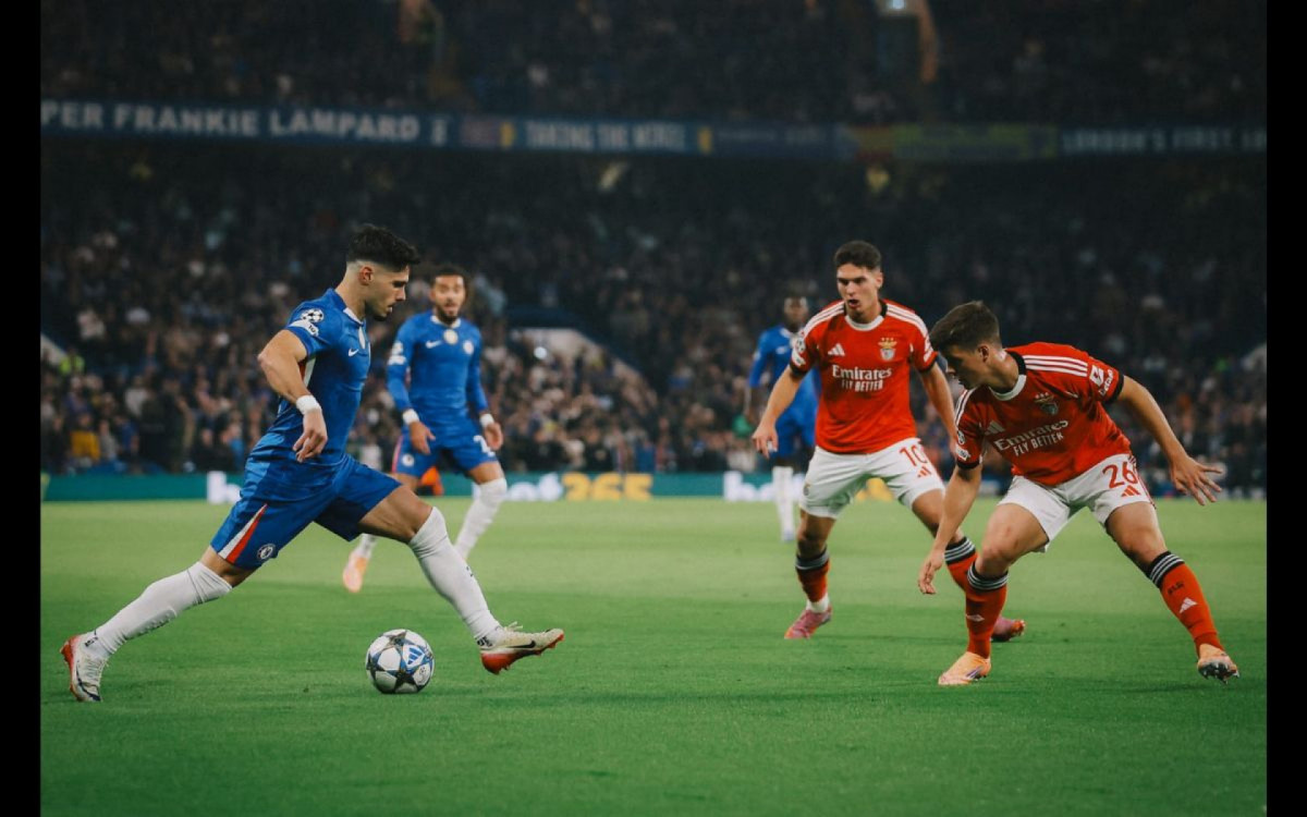 Pedro Neto em ação pelo Chelsea na vitória sobre o Benfica, no Stamford Bridge