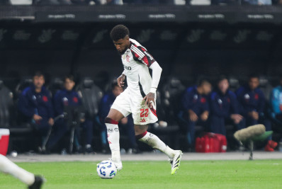 Emerson Royal destaca Filipe Luís em mudança de postura do Flamengo contra o Corinthians