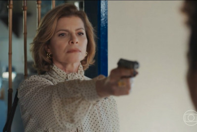'Vale Tudo': Odete Roitman atira em Ana Clara