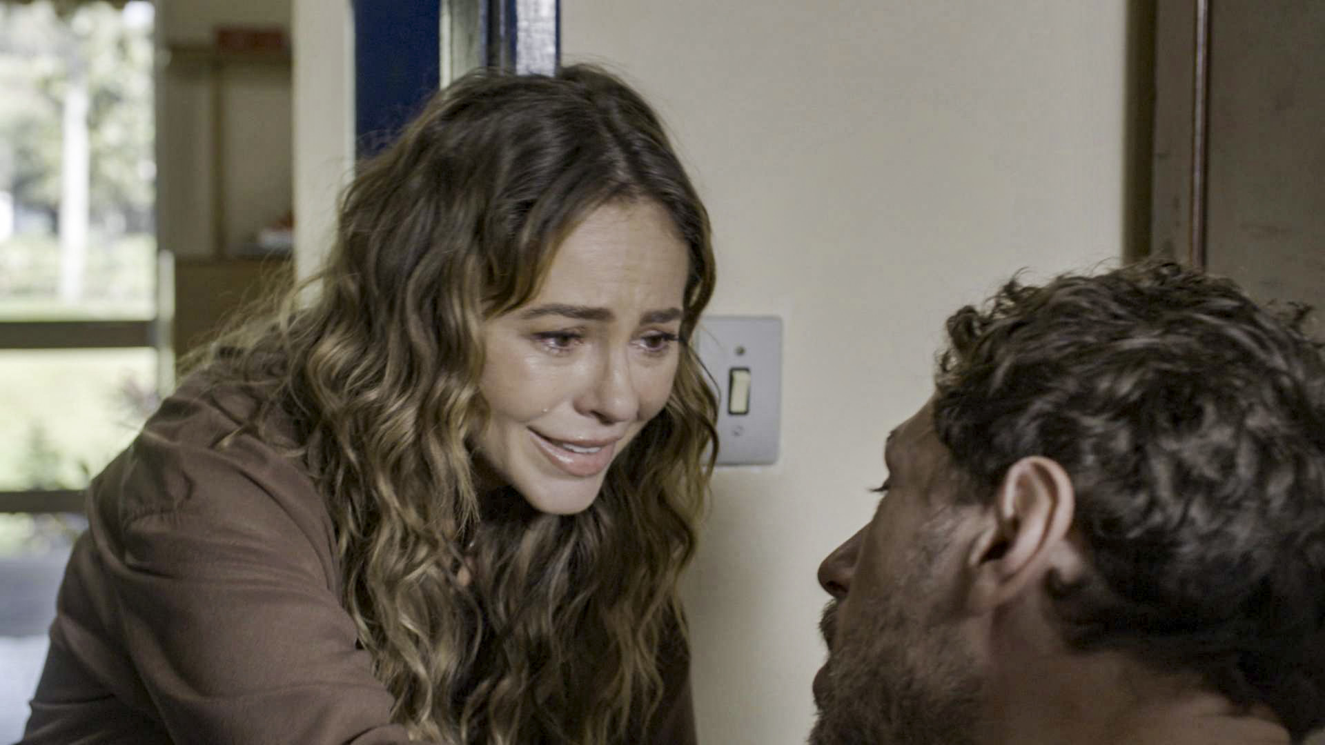 Heleninha (Paolla Oliveira) reencontra Leonardo (Guilherme Magon)
- Globo