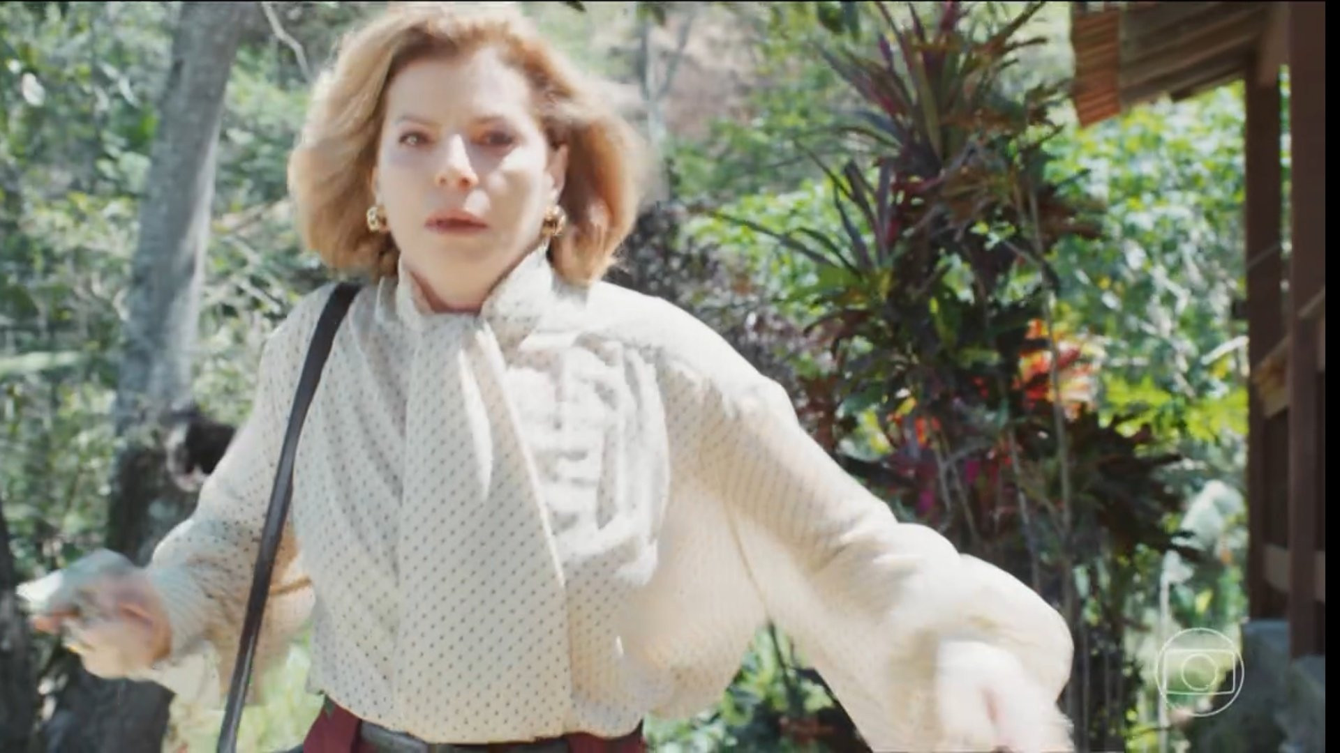 Odete Roitman (Debora Bloch) foge após atirar em Ana Clara (Samantha Jones) - Reprodução de vídeo / X