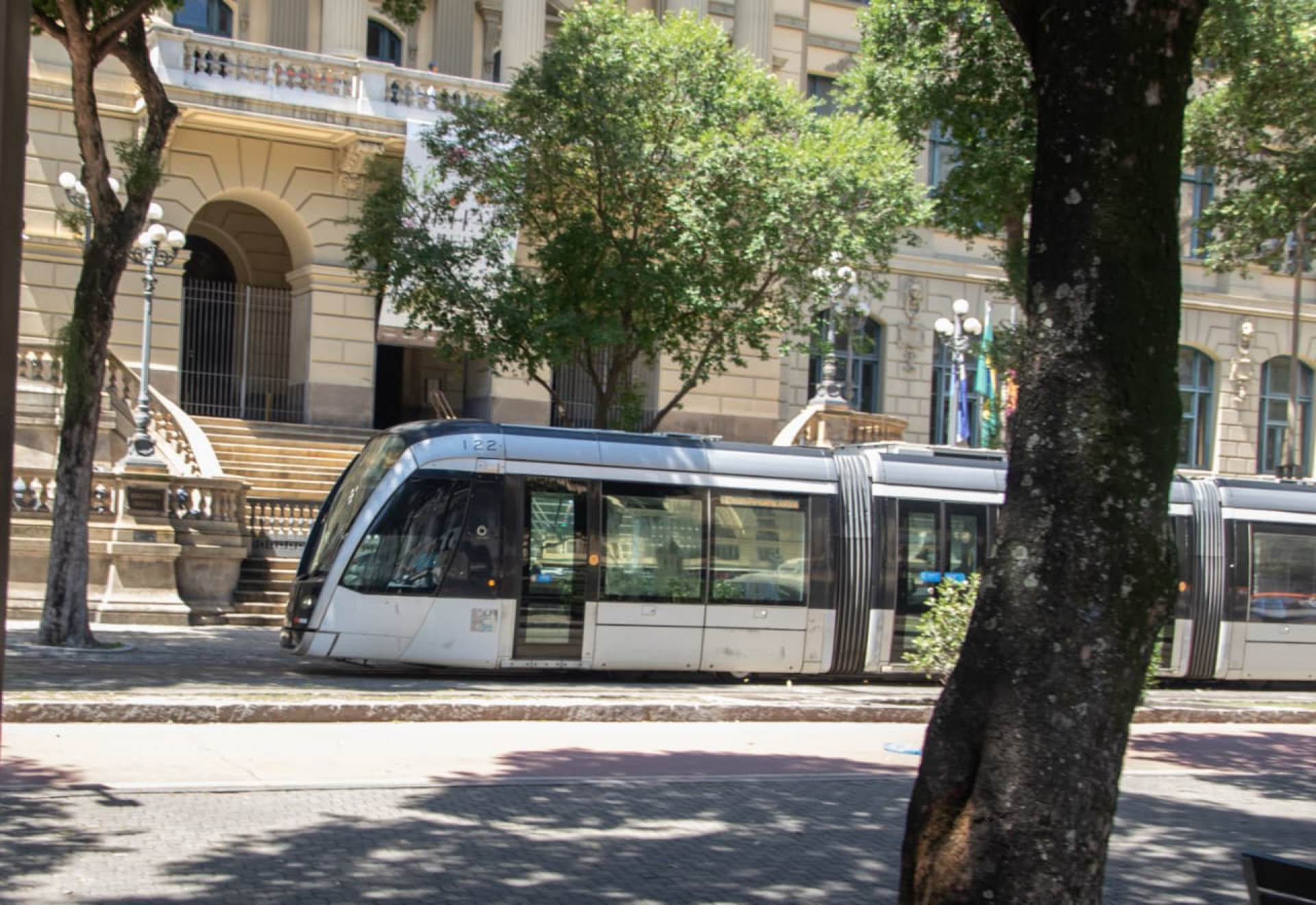 Movimentação na praça Floriano, no Centro do Rio na tarde desta terça-feira (30) - Érica Martin / Agência O Dia 