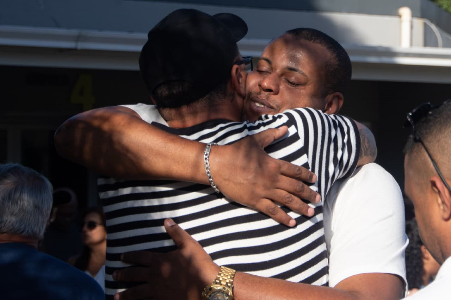 Familiares e amigos se despedem do sambista Marquinho PQD - Érica Martin / Agência O Dia
