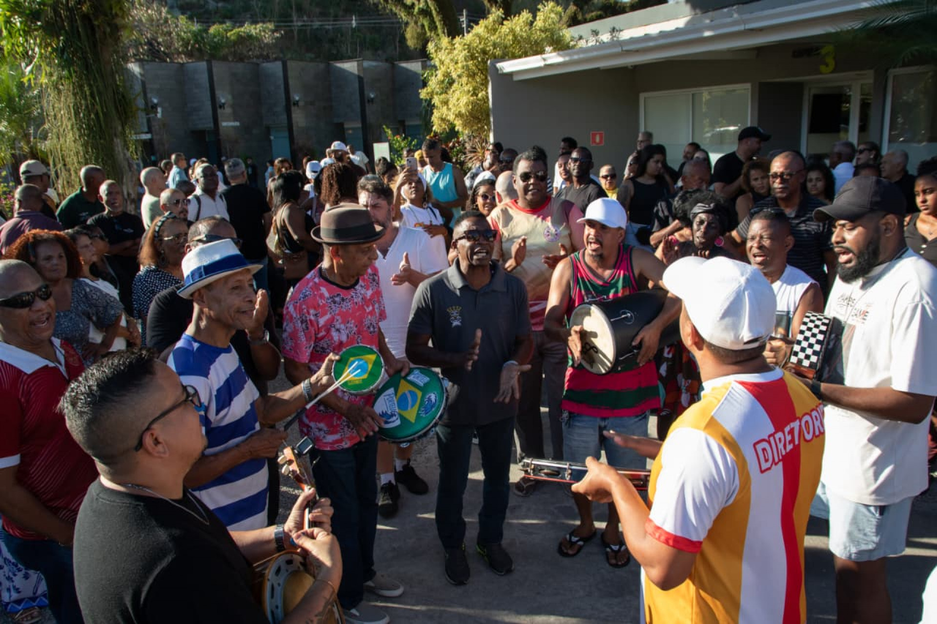 Despedida do compositor Marquinho PQD foi marcada por muito samba - Érica Martin / Agência O Dia