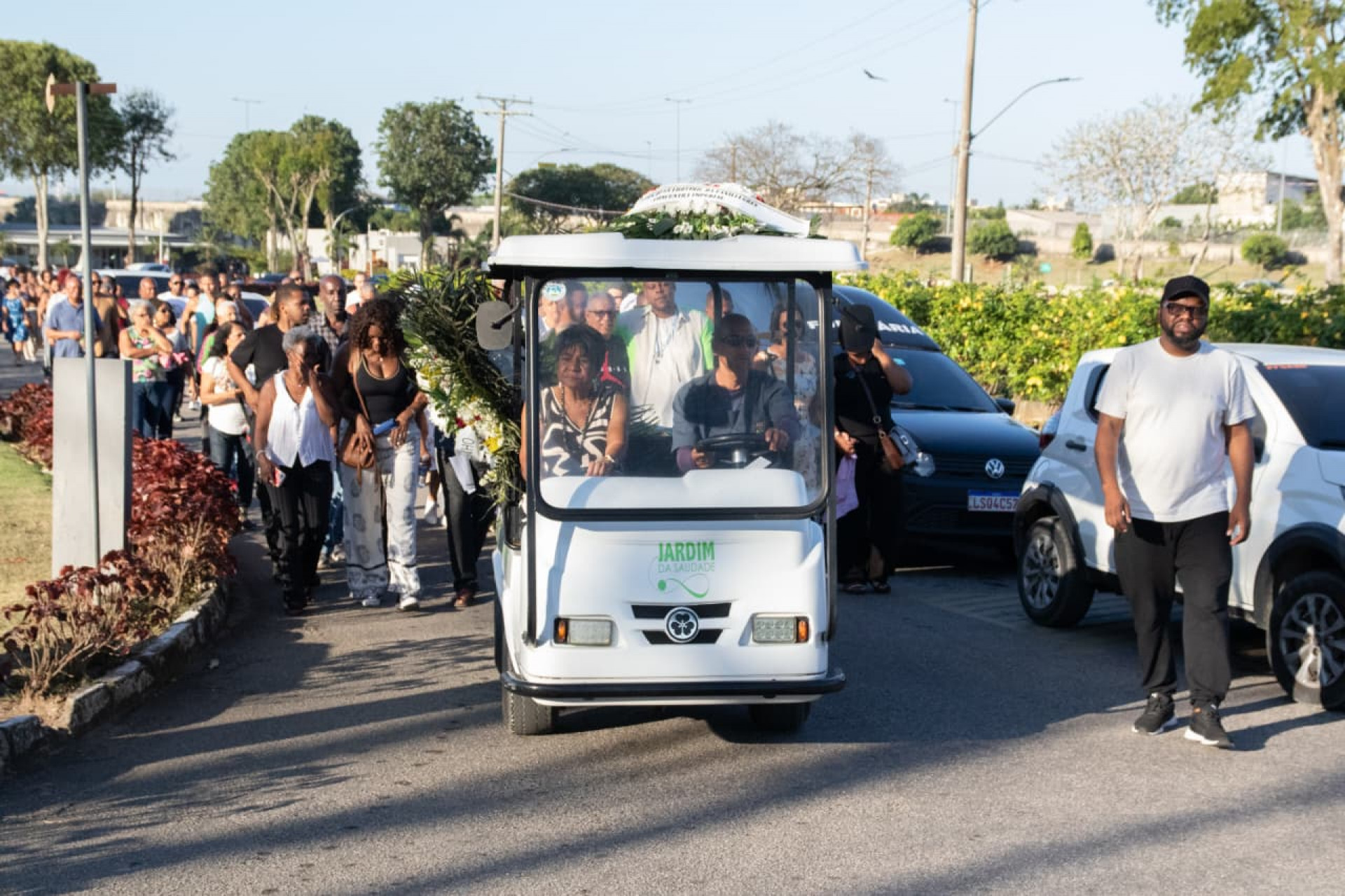 Familiares e amigos se despedem do sambista Marquinho PQD - Érica Martin / Agência O Dia