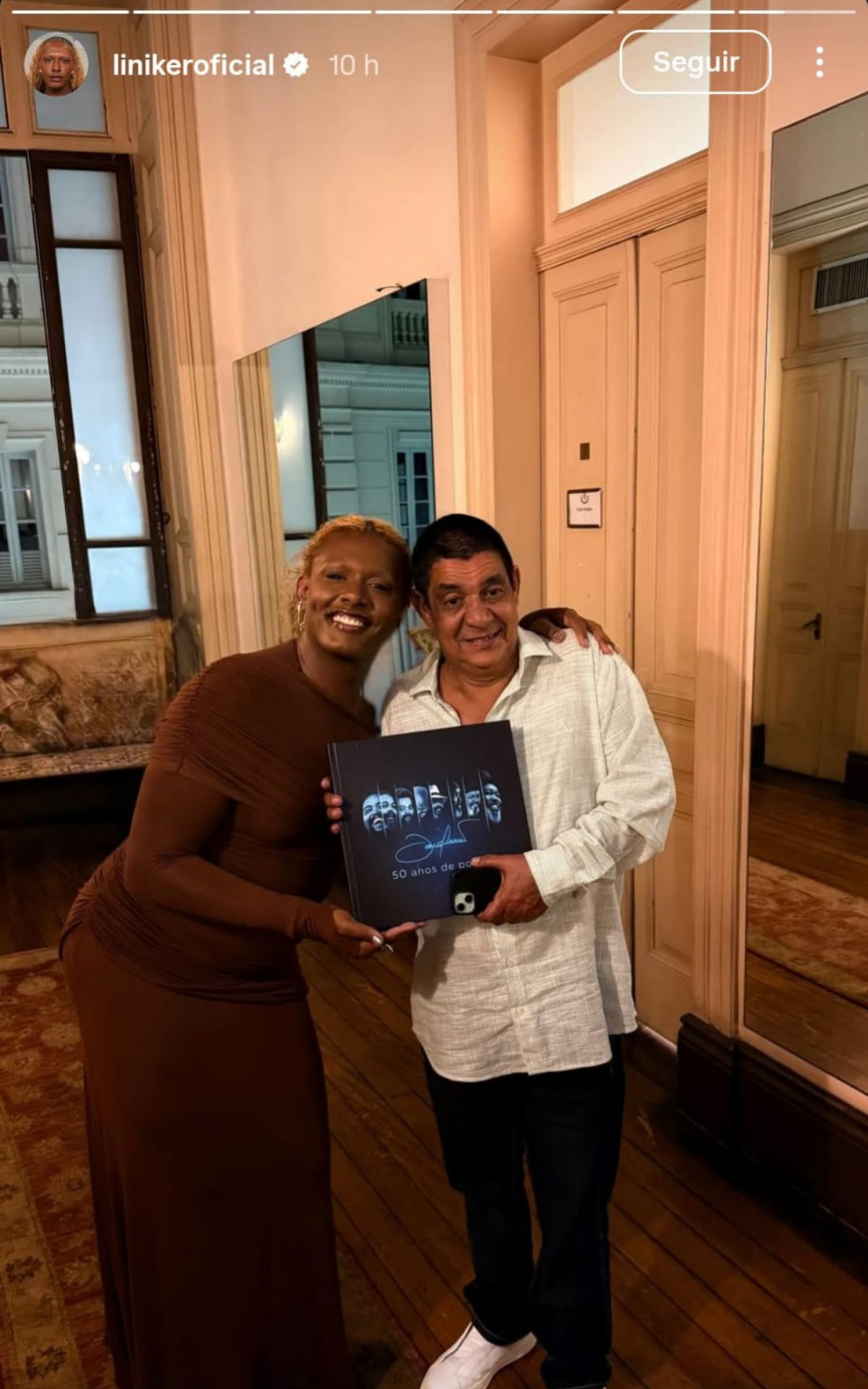 Liniker e Zeca Pagodinho são clicados nos bastidores da gravação do audiovisual de Jorge Aragão