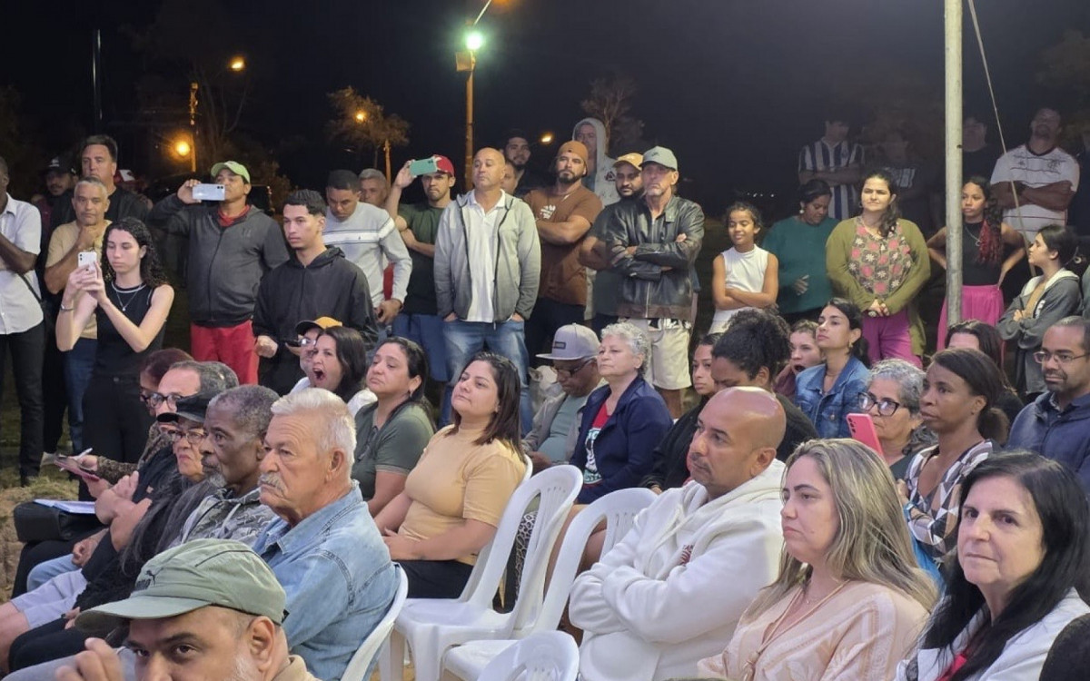 Moradores acompanham a entrega da Ordem de Serviço e comemoram o início das obras no Vale Verde