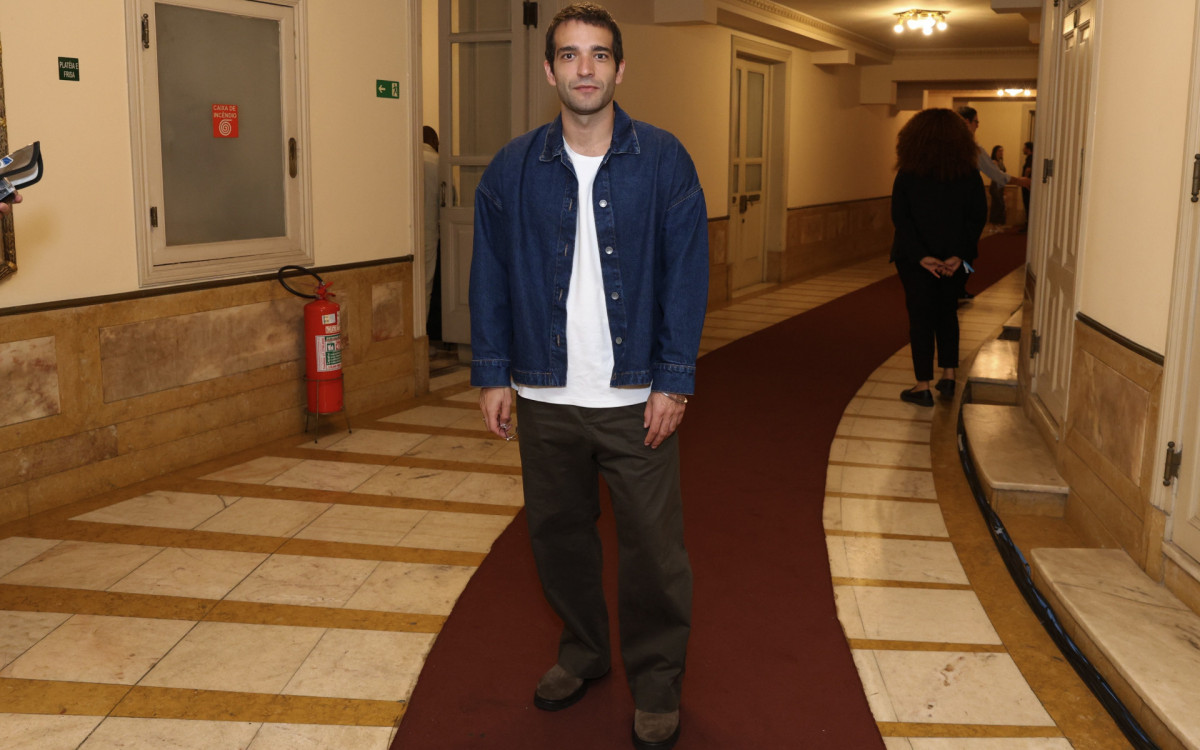 Humberto Carrão prestigia gravação do audiovisual de Jorge Aragão