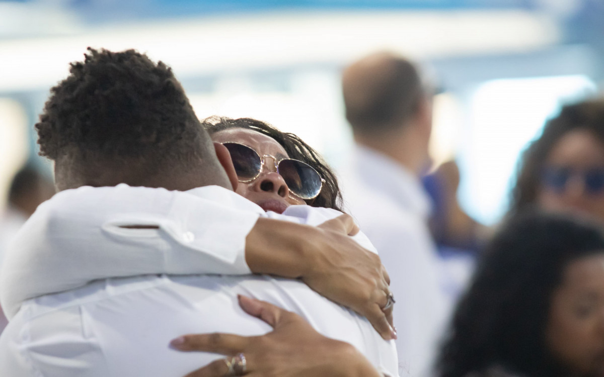 Velório de Gilsinho foi marcado por comoção de parentes e amigos