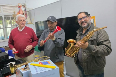 Rotary Club doa instrumentos musicais para banda escolar de Rio das Ostras