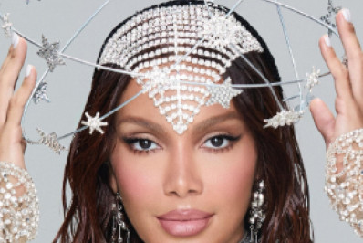 Anitta explica fantasia inspirada em 'Labubu Gótico' em baile de Halloween de São Paulo