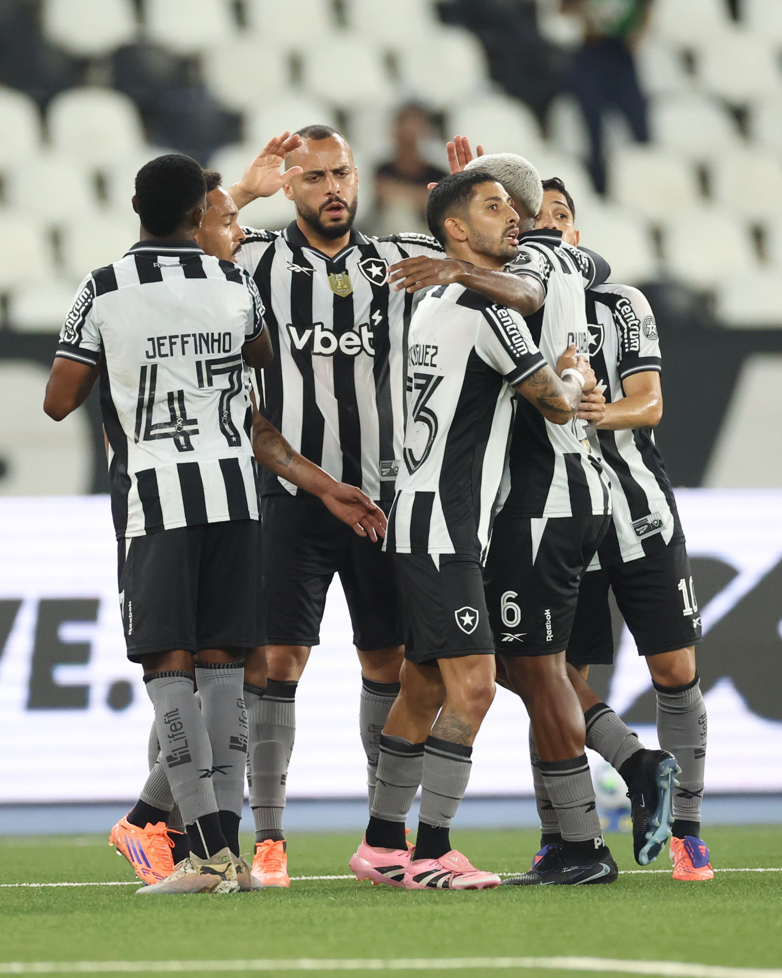 Santiago.  Botafogo x Bahia pelo Campeonato Brasileiro no Estadio Nilton Santos. 01 de Outubro de 2025, Rio de Janeiro, RJ, Brasil.  - Vítor Silva/Botafogo