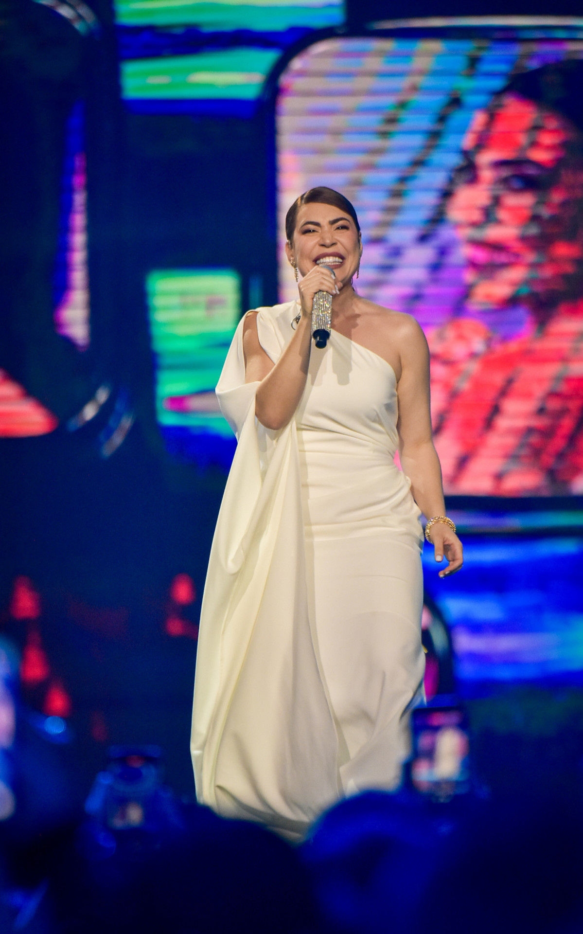 Naiara Azevedo grava novo audiovisual