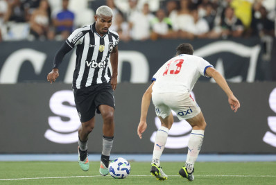 Lateral esquerda vira dor de cabeça no Botafogo para o jogo contra o Internacional