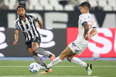 Vitinho celebra assistência e vê espaço no G-4 como 'objetivo' do Botafogo