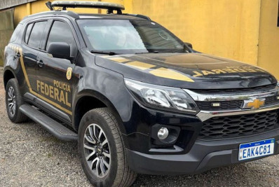 Indústrias suspeitas de vender bebida adulterada com metanol são alvo de fiscalização da PF