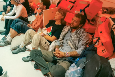 Após interceptar flotilha rumo a Gaza, Israel deportará Greta Thunberg, deputada do PT e ativistas