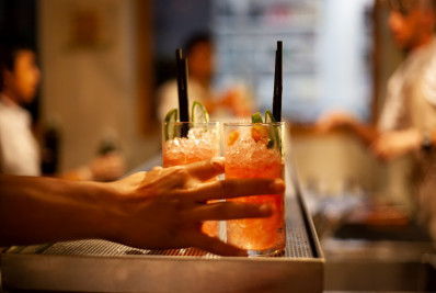 Bares e fabricantes treinam empresas para identificar bebidas falsas