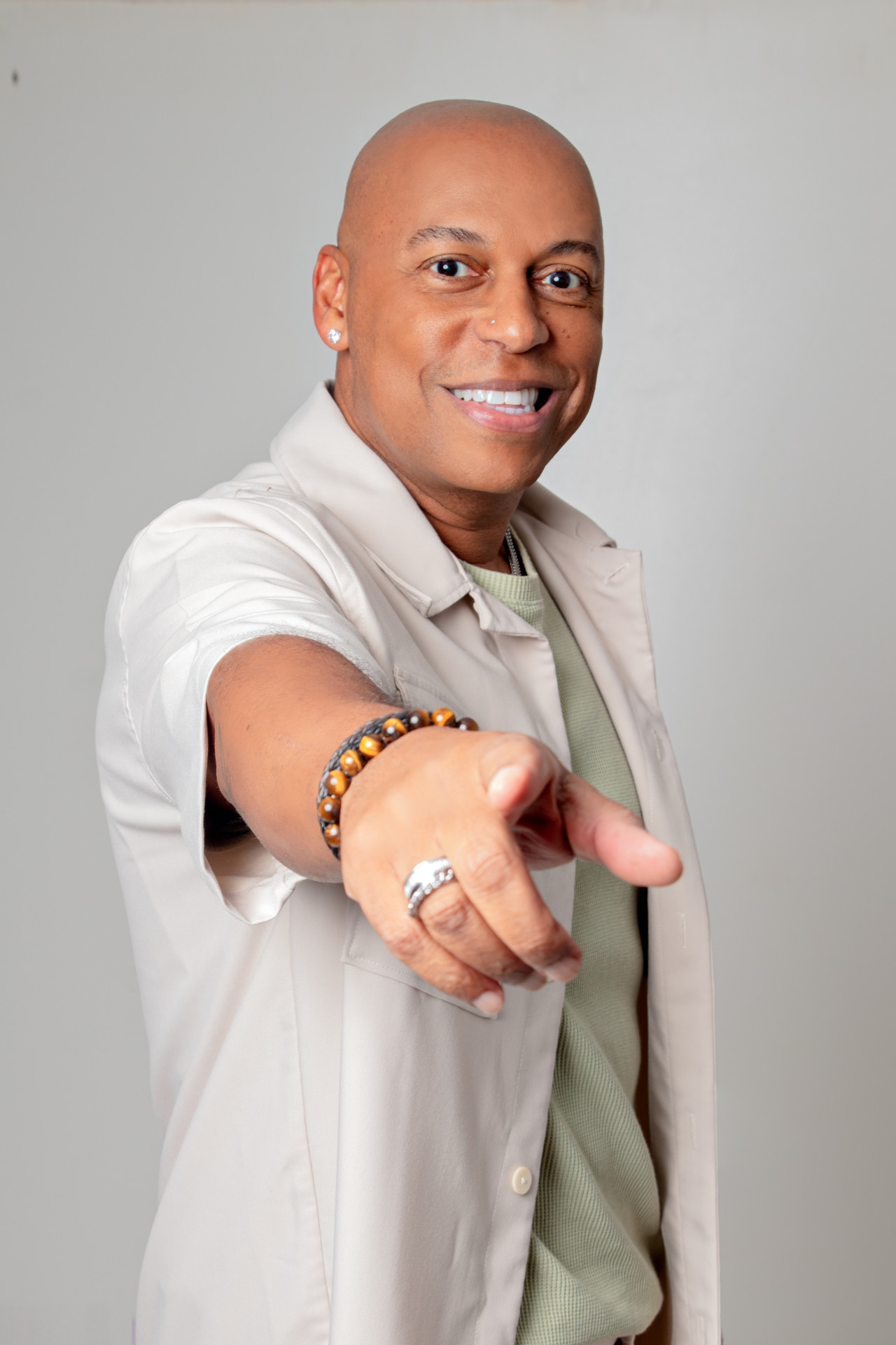 D&eacute;lcio Luiz comemora anivers&aacute;rio com show gratuito no Renascen&ccedil;a Clube