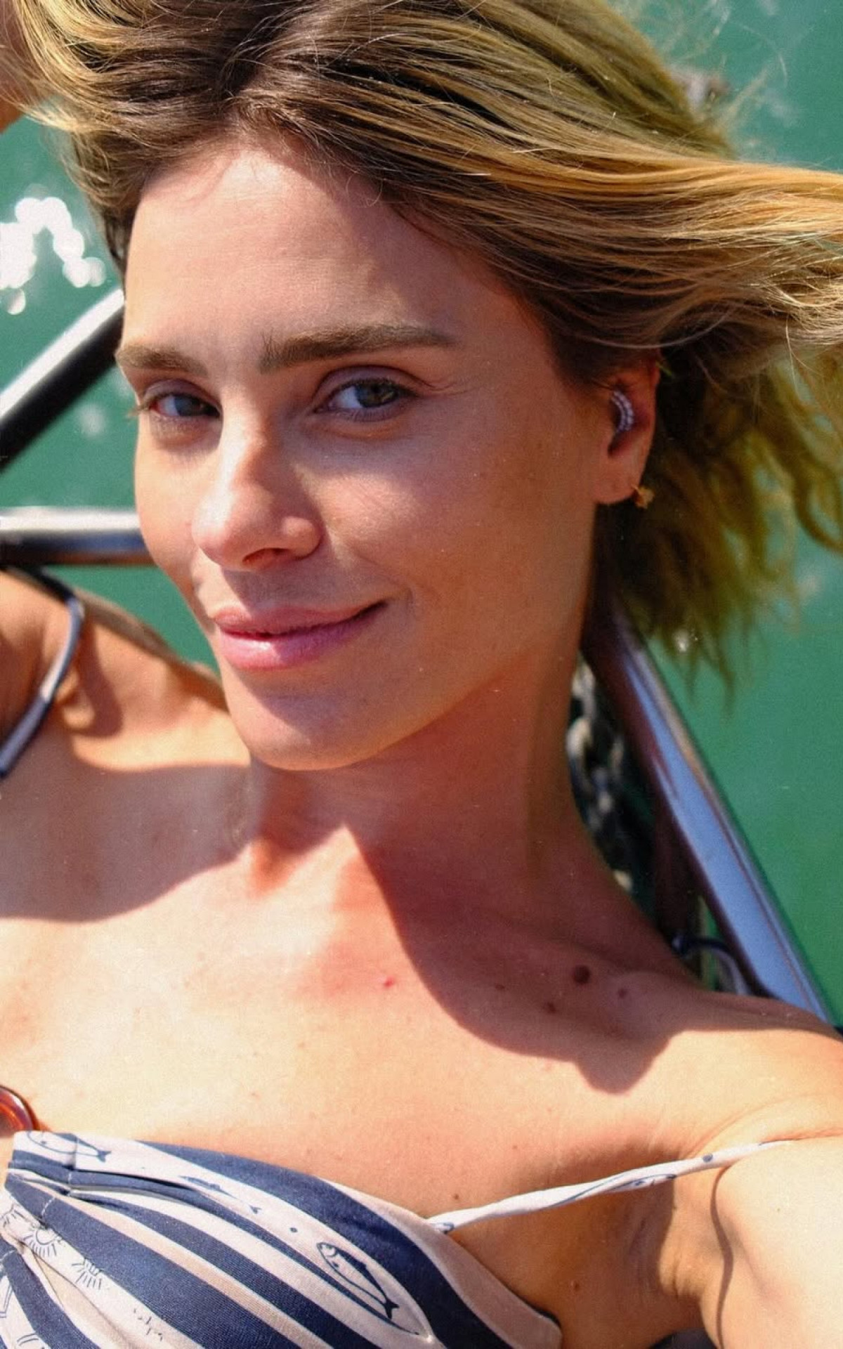 Carolina Dieckmann se diverte em passeio de barco - Reprodução/Instagram