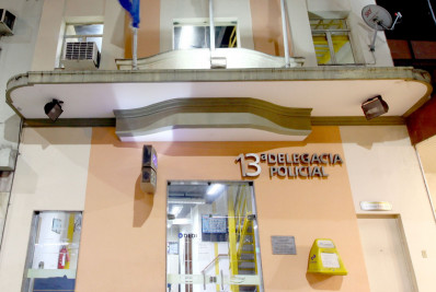 Funcionária de hotel é presa por furto de colar de ouro de hóspede