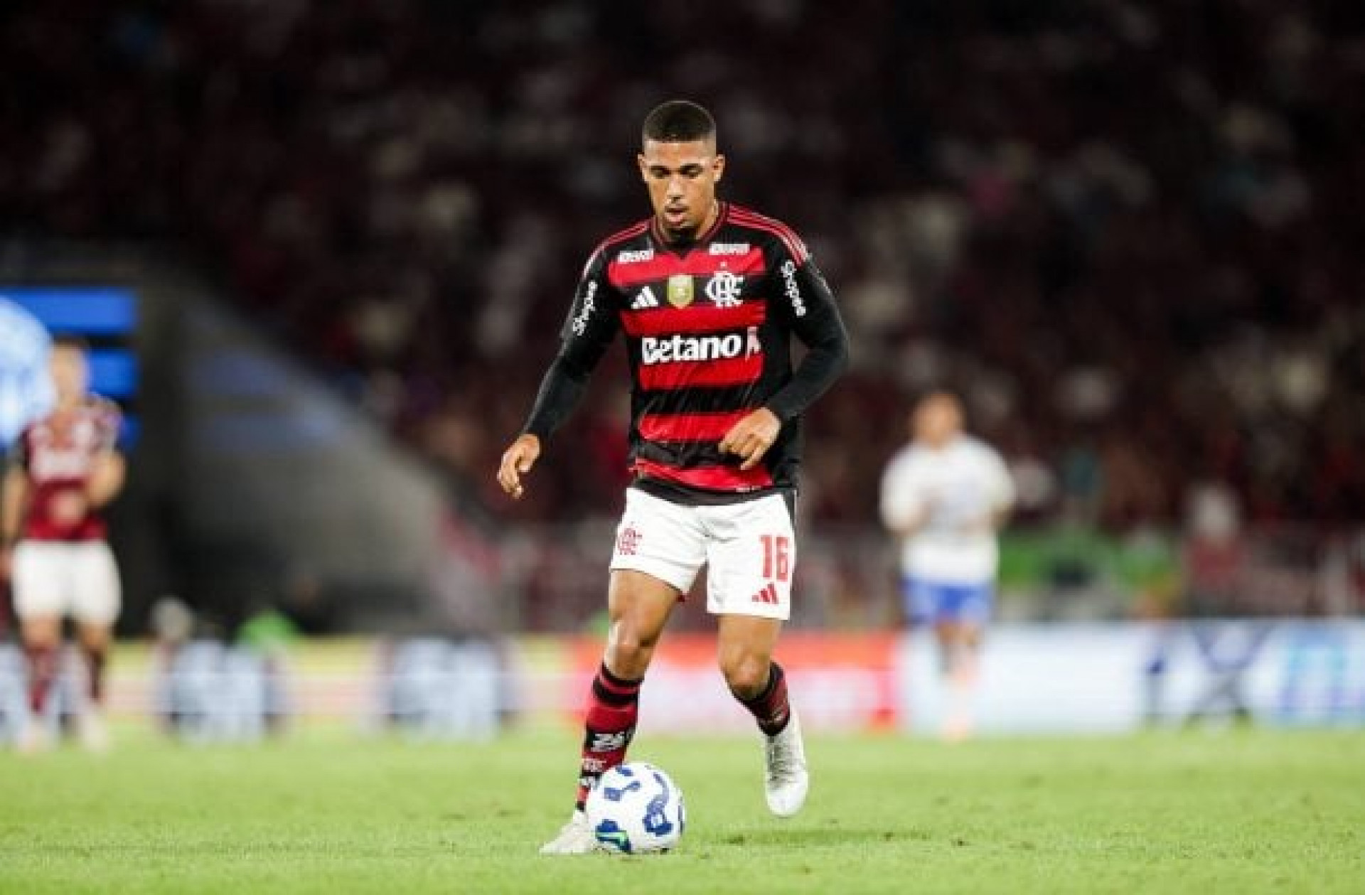 Samuel Lino ganha apoio após vaias da torcida do Flamengo