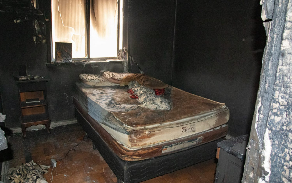 O fogo causou danos materiais no local