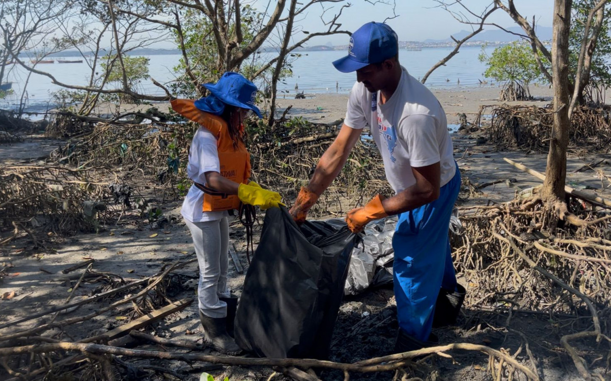 Pescadores do Projeto &Aacute;guas da Guanabara retiram 12 toneladas de lixo em mutir&atilde;o - Divulga&ccedil;&atilde;o