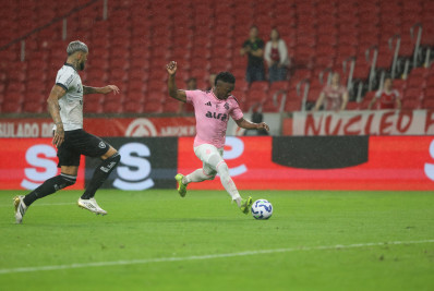 Barboza critica condições de jogo contra o Internacional: 'Não conseguimos jogar'