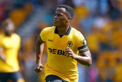 Wolverhampton descarta venda de Jhon Arias na próxima janela