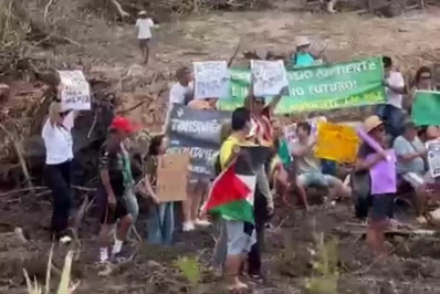 Moradores e ativistas protestam em defesa das áreas verdes em Búzios