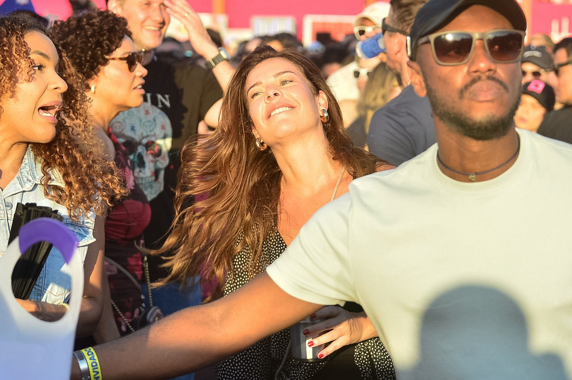 Fernanda Souza se diverte ao prestigiar o show do ex-marido, Thiaguinho - Eduardo Martins / Brazil News