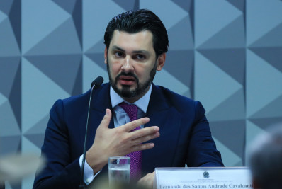 CPMI do INSS: empresário responde a relator, mas se cala para comissão