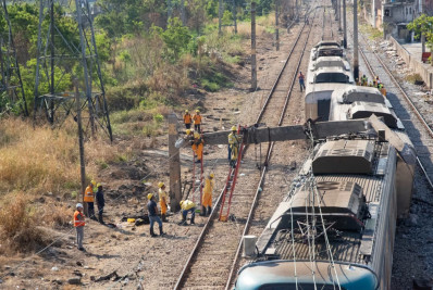 Trem da SuperVia descarrila próximo ao Mercadão de Madureira