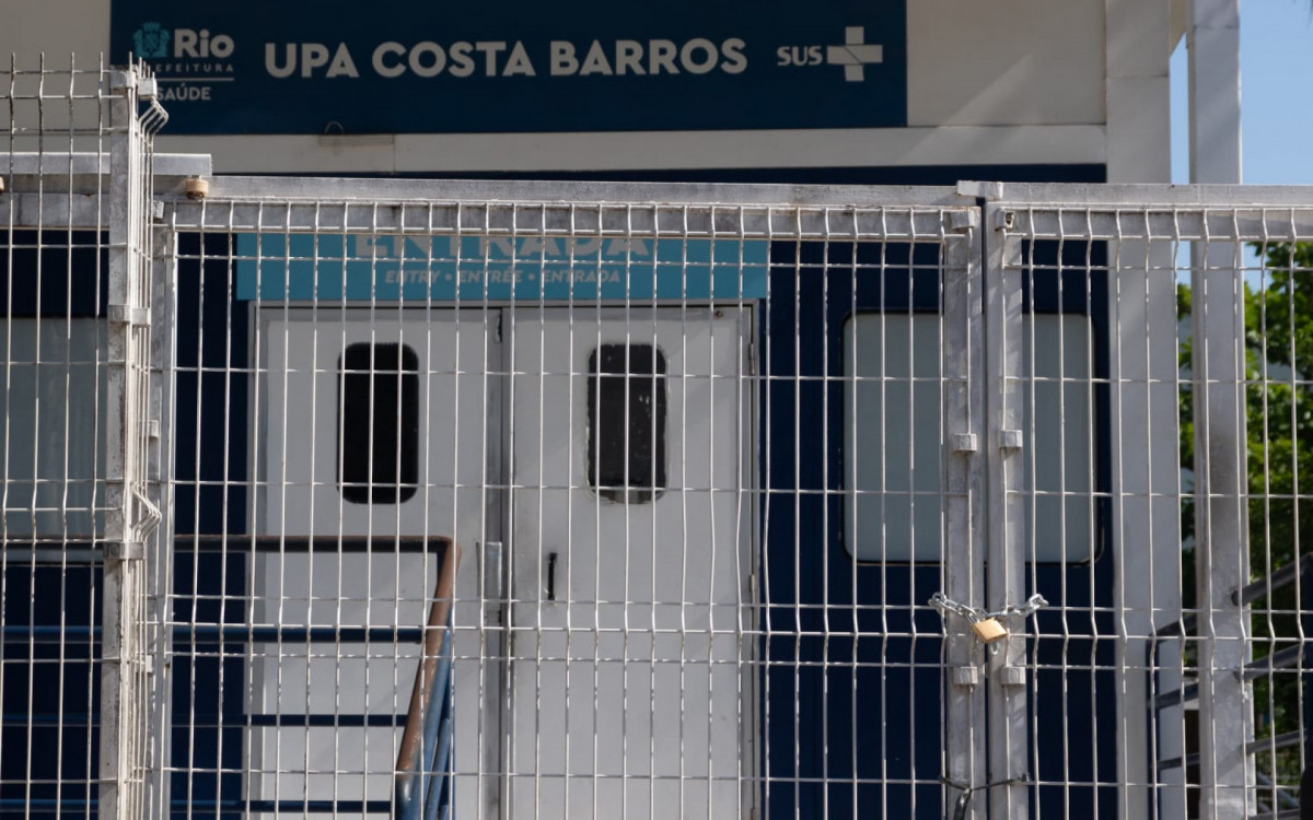 Moradores sofrem com falta de atendimento da UPA de Costa Barros, há uma semana