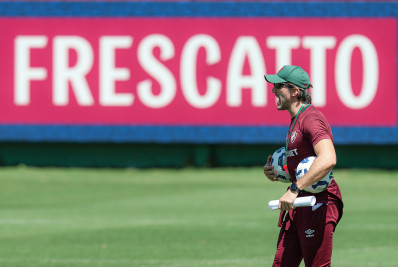 Cano e John Kennedy disputam titularidade no Fluminense para enfrentar o Mirassol