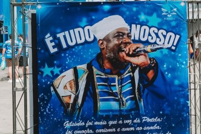 Portela eterniza Gilsinho com placa na quadra e anuncia que manterá pagamento de salários