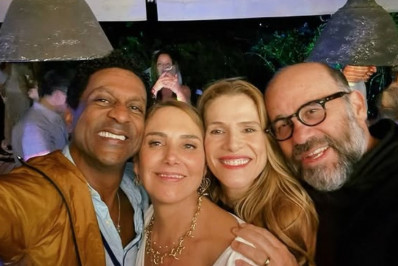 Atores de 'Sob Nova Direção' se reencontram depois de 21 anos