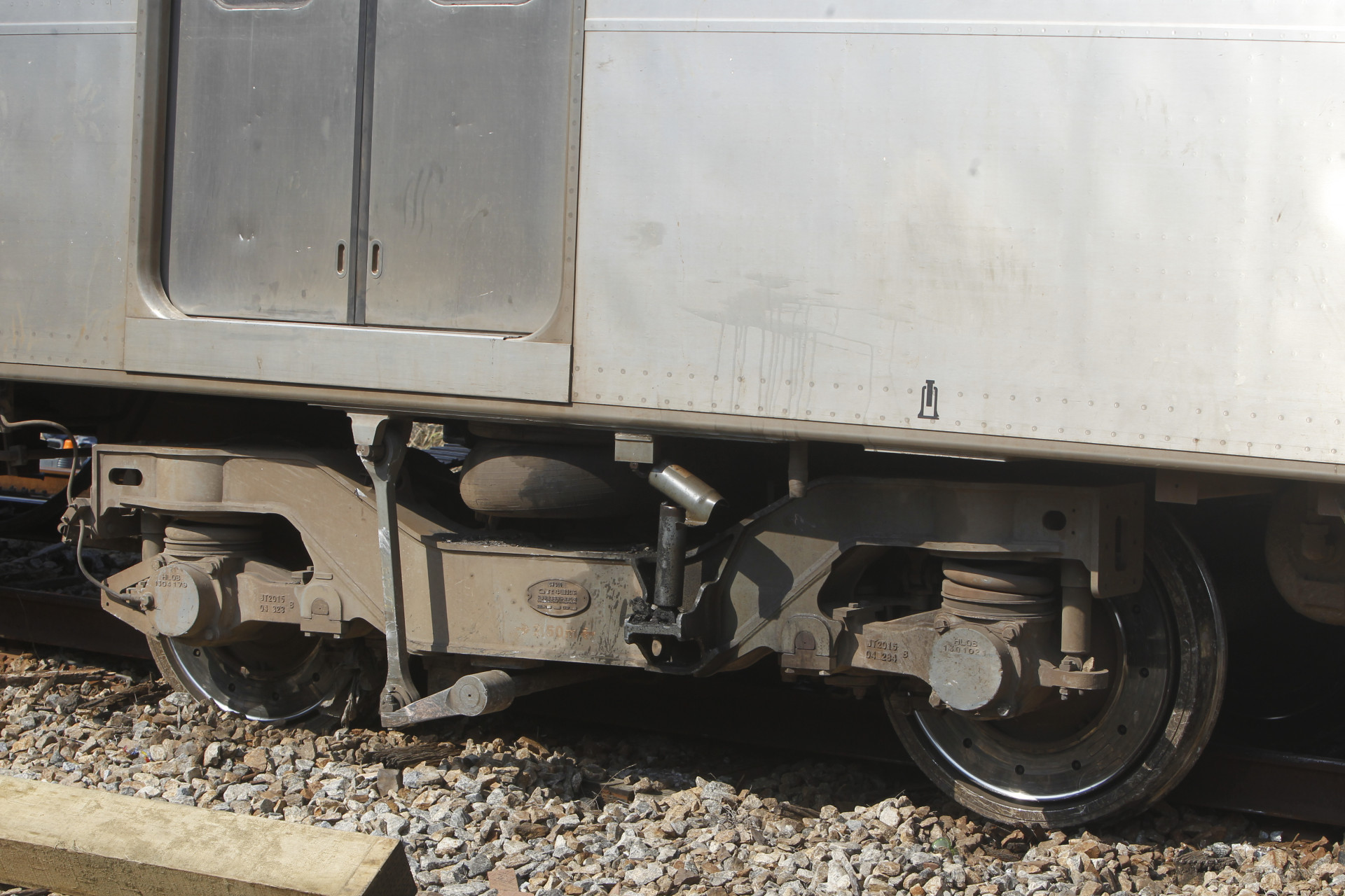 Trabalhos para retirar trem que descarrilou ontem, nesta terça-feira (07). - Reginaldo Pimenta/Agência O Dia