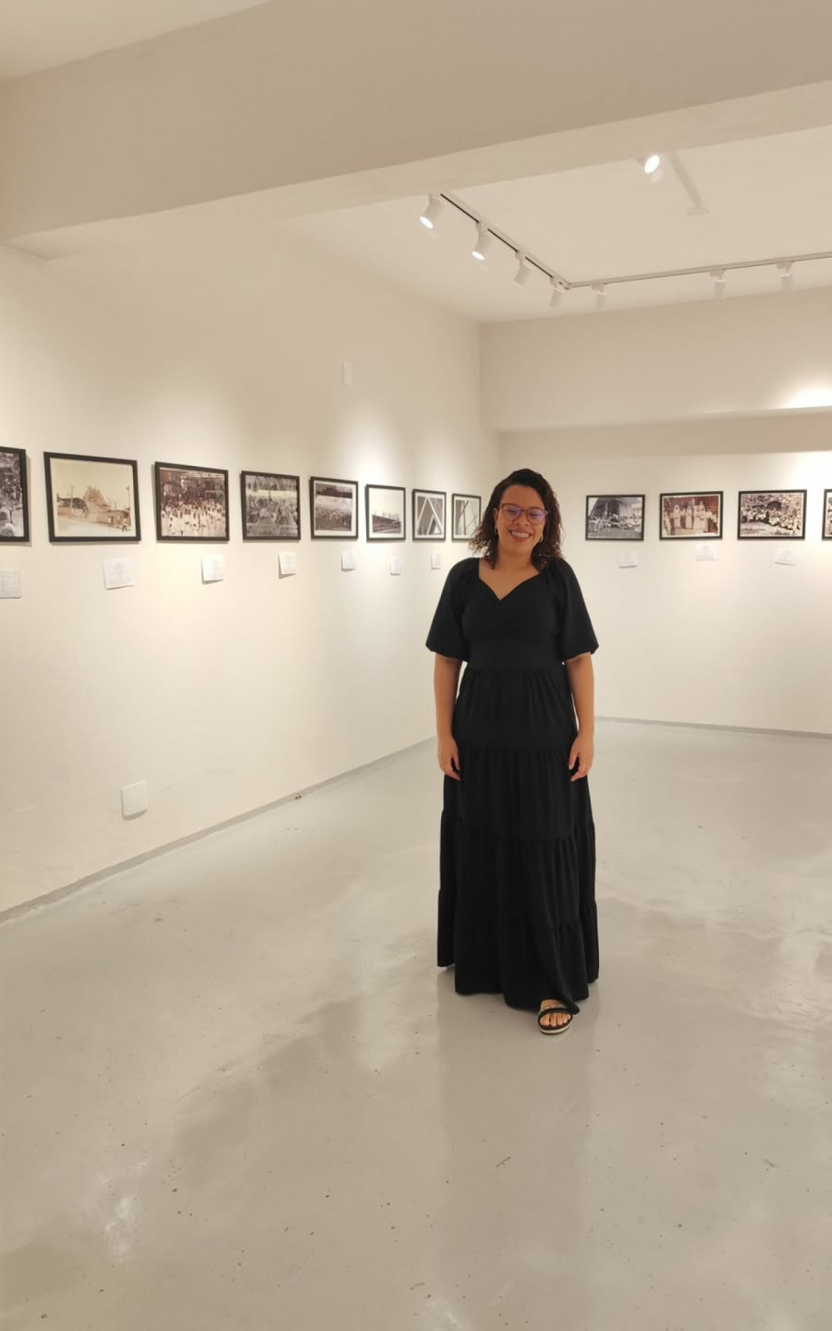 Sarah Santos, conservadora-restauradora formada pela UFRJ, foi responsável pela restauração do acervo