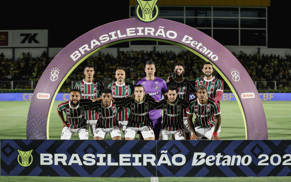 Jogadores do Fluminense posam para foto antes da partida contra o Mirassol